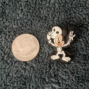 5/$10 Jibbitz Mickey Mouse as Halloween Skeleton Holding Skull Croc Charm